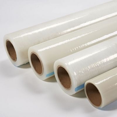 Dobra cena. Film ochronny PE z odprowadzaniem bez pozostałości, odporność na działanie promieni UV 6 miesięcy i klej na bazie gumy do opakowań przemysłowych w Internecie